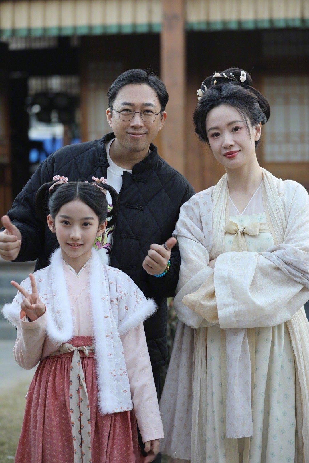 于正官宣金吾不禁杀青《金吾不禁》终于杀青了，于正官宣自己参演的新剧杀青，还不忘感