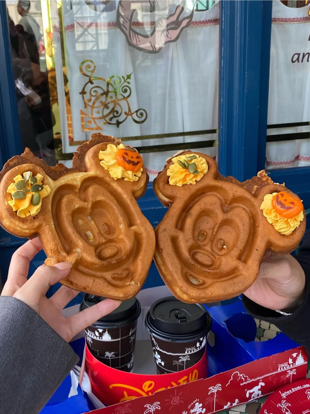 🇯🇵迪士尼付款时我惊呆了！！！ 万圣节米奇华夫饼800日元（35元）