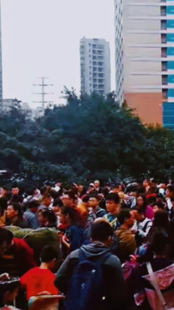 国庆大巴穿楼要来了。
它就是全重庆人再熟悉不过的老汽车站，它的知名度丝毫不亚于今