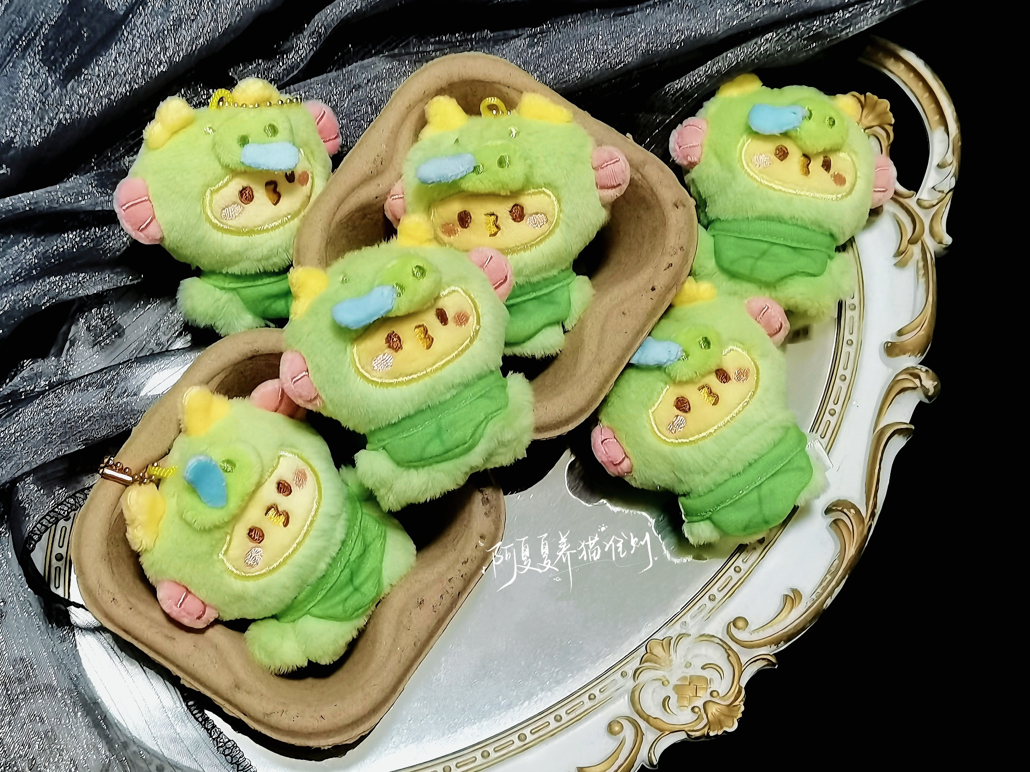 谁家小糖宝掉落一地