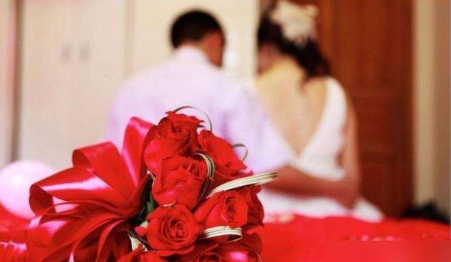 她打工供他读完硕士，新婚夜他递来一杯水，新娘却再没醒来。2002年11月的时候，