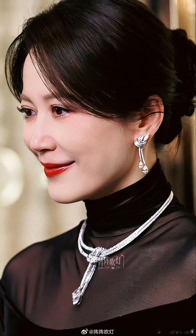 俞飞鸿王天辰同框 就爱看这种有质感的同框。俞飞鸿和王天辰，一个是气质女神，一个是