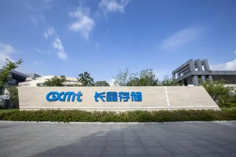 这一天终于来了。长鑫存储刚刚公告，上半年营业额接近1200亿，利润580亿人民币