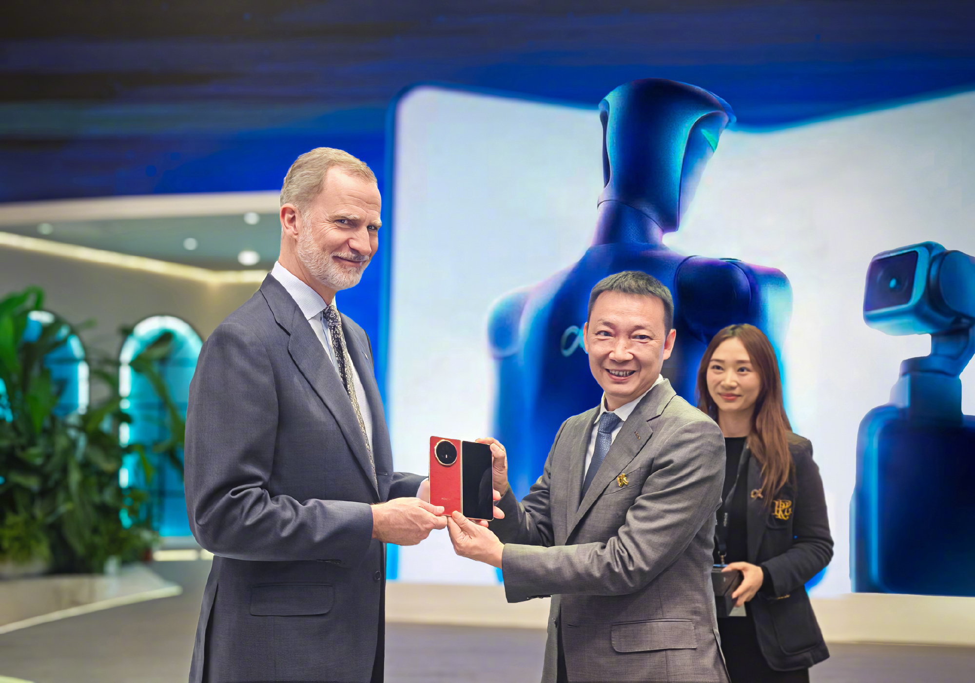 西班牙国王收到荣耀MagicV6荣耀Magic V6被西班牙国王关注，实力确实硬