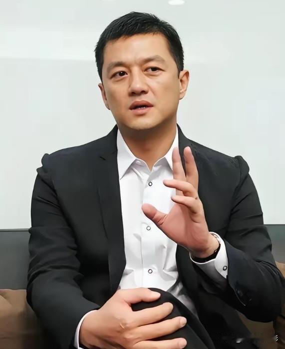 李亚鹏直播里突然提到十年前最难的时候给黄晓明发了条短信，不到一分钟就收到回复：发