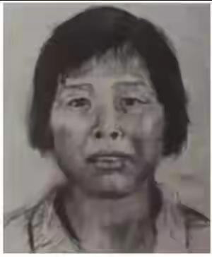 梅姨的同居男友说：
这么多年，
我从没见过她的身份证。和她一起生活，同吃同住，同