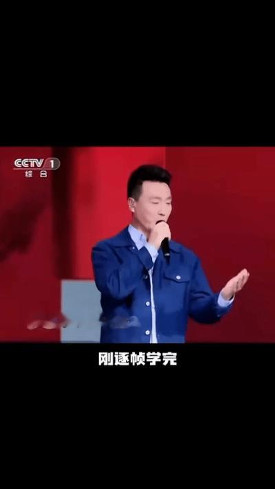 我收到央视boys电话了  撒贝宁亲自打电话喊我春晚见  没想到刚逐帧学完央视b