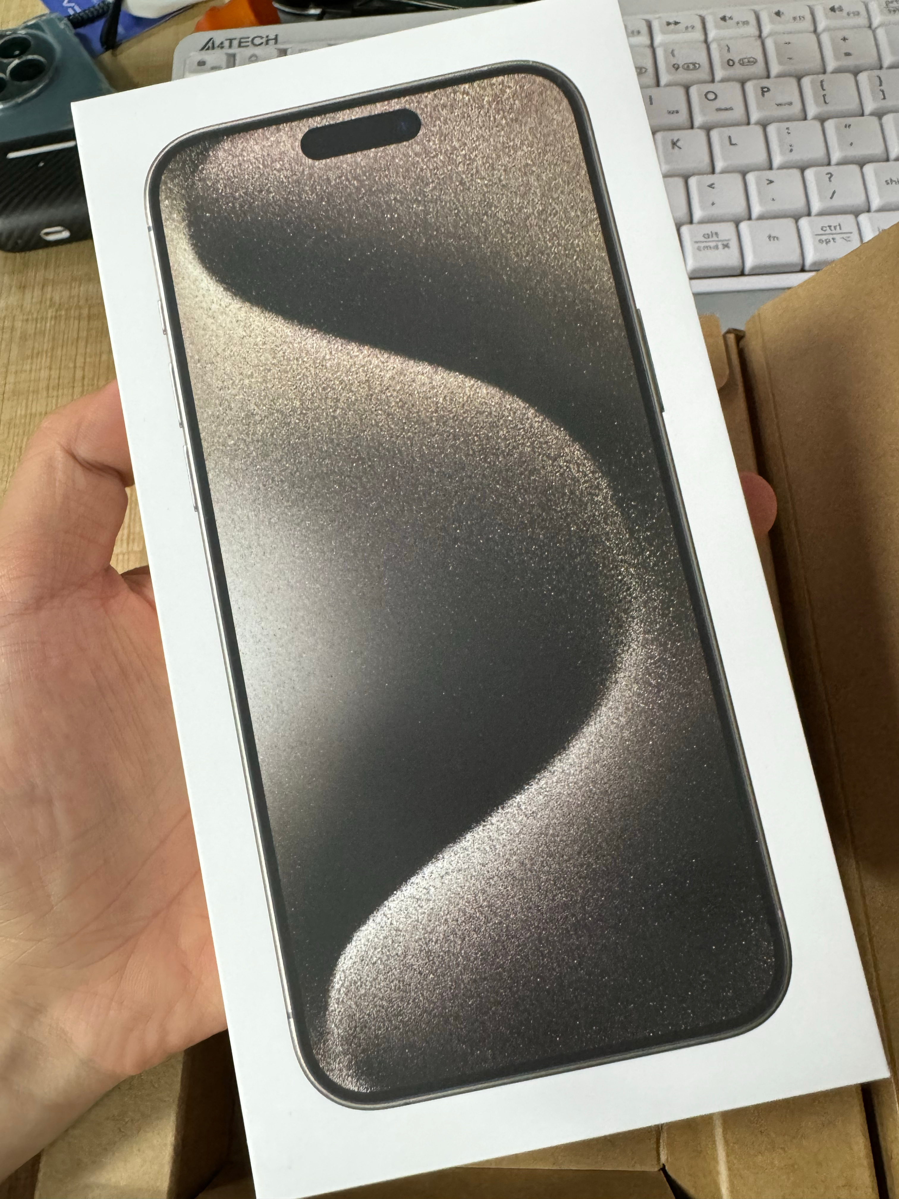 原色钛合金iPhone15Pro Max 深圳益田假日Apple Store订的
