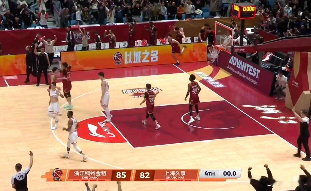 双双爆冷输球！！！CBA常规赛今天晚上连续爆冷，领头羊浙江方兴渡客场不敌山东高速