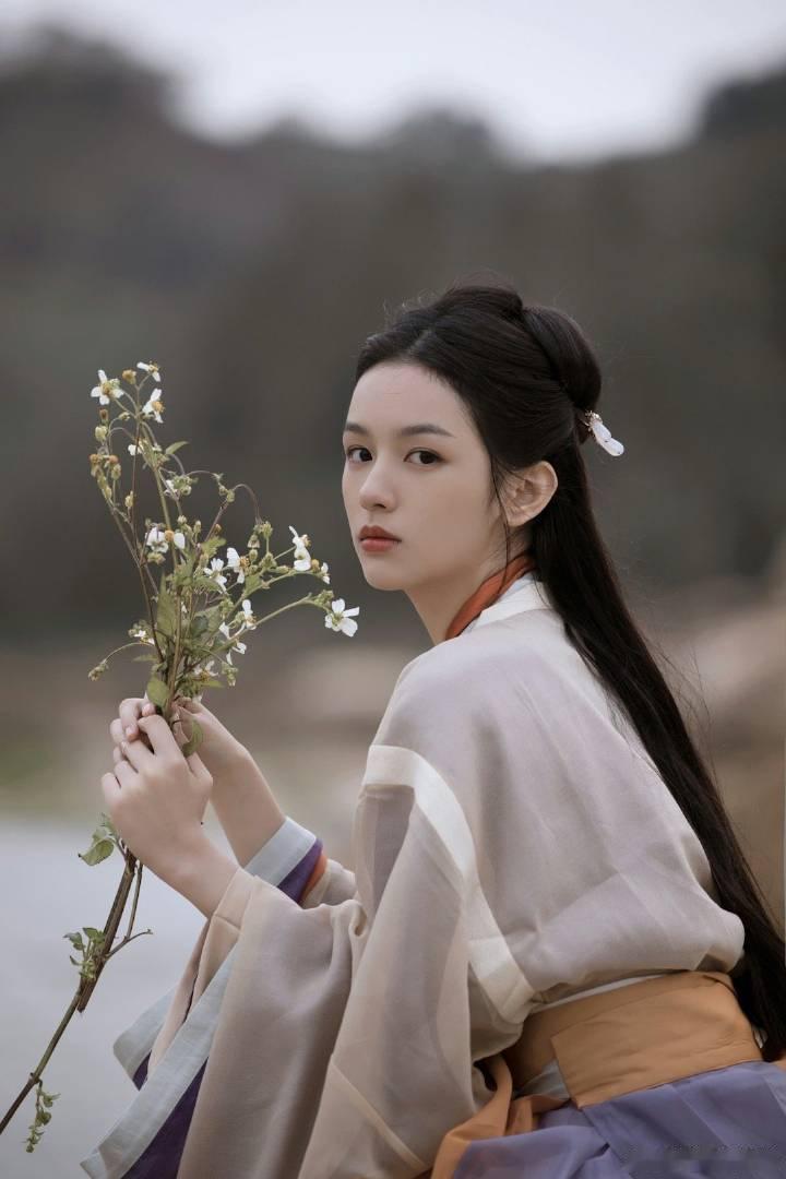 生活太苦了，想看点甜妹解压                           