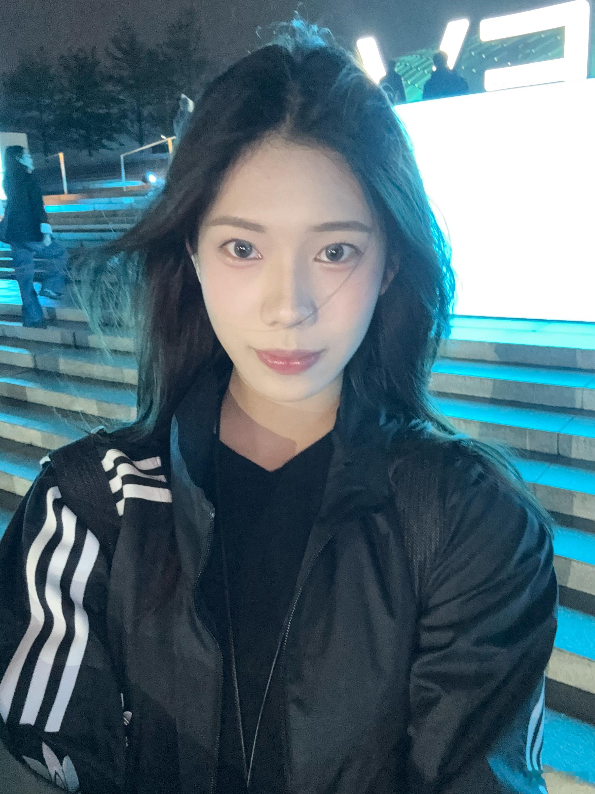 其实晚上能在路边吹吹风，也是一件幸福的事☺️蕾蕾的日记