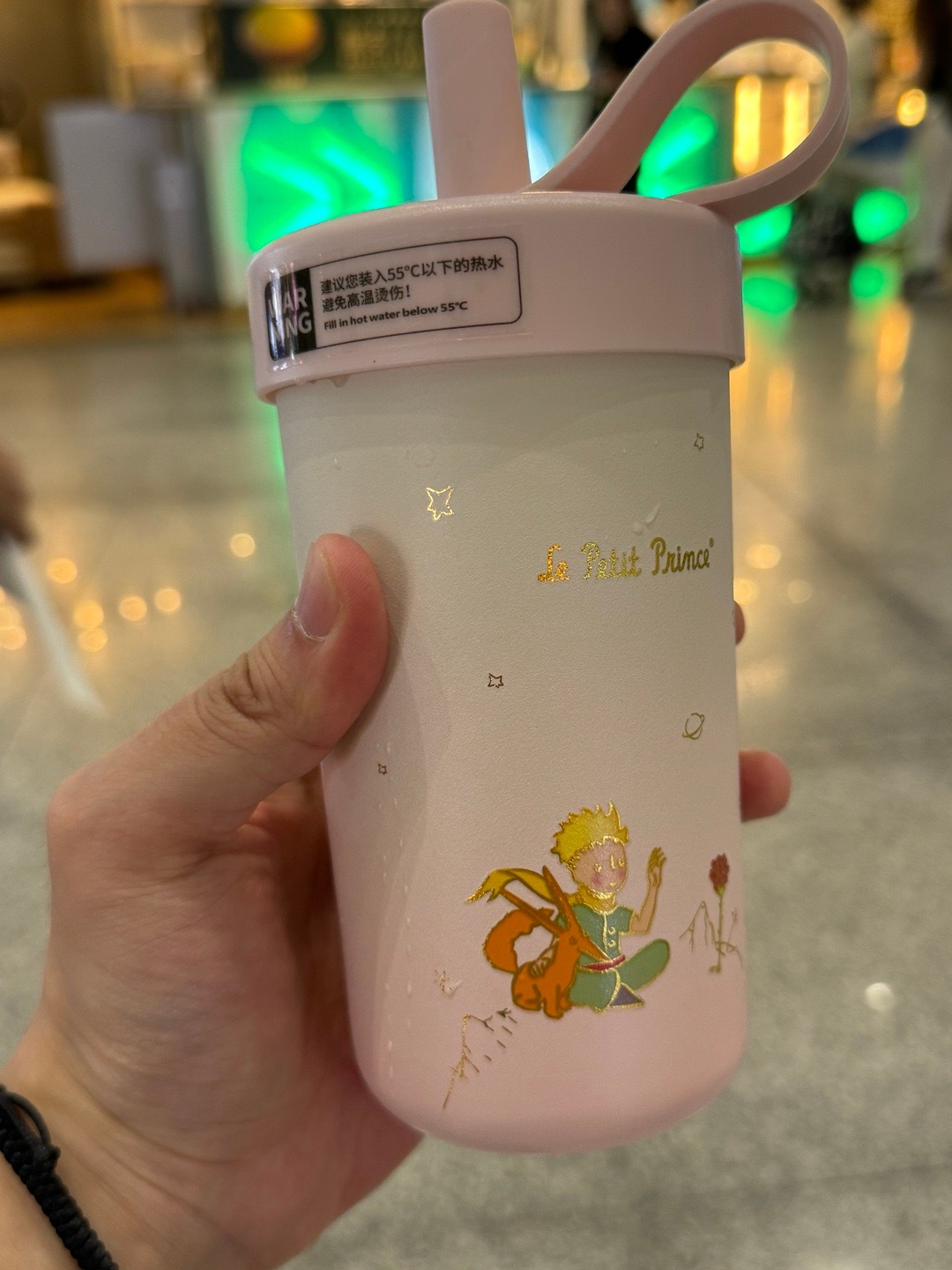 这两天，在东莞买奈雪的时候，看到一排杯子的包装，我一想，我可以买茶包，然后买一个