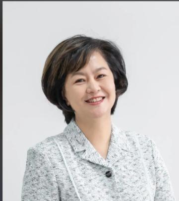 1999年，鞠萍向丈夫提出了离婚，丈夫却提出孩子和钱只能带走一样。鞠萍一听就知道