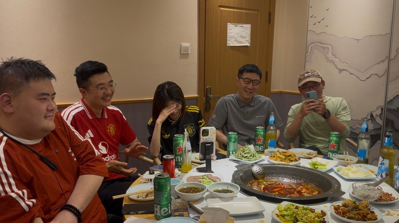 曼联播客从昨天23点30，聊到凌晨3点多上期《赛季总结篇》，争取在最后一轮谢幕战