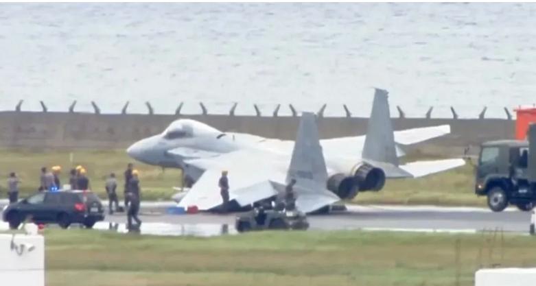 起落架故障致日F-15战机迫降那霸机场

18日下午13:00，一架日本航空自卫