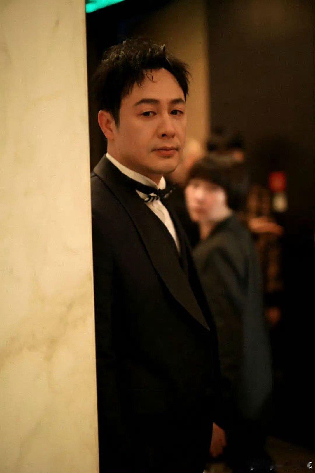 张颂文新角色简直是打工人“嘴替”！表面点头哈腰认错，嘴里说着不累，心里早想掀桌“