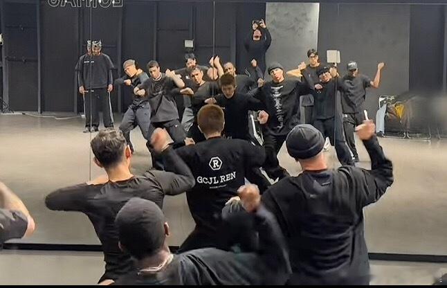 日更博主任国超又上线了 