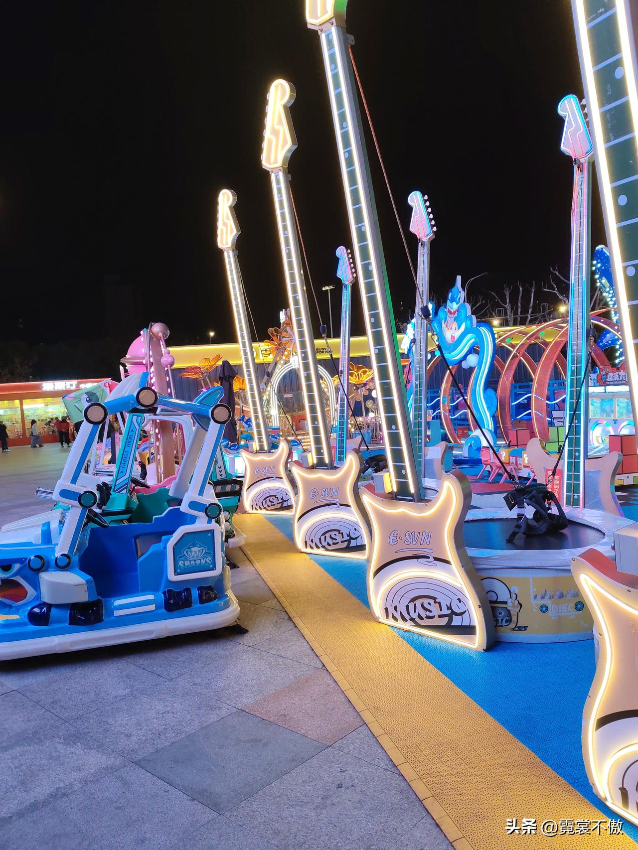 空荡荡的万达游乐场，
人都去哪儿了呢？