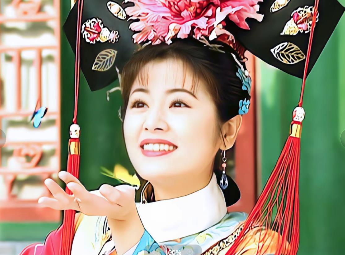 老版《还珠格格 2》中，晴儿与紫薇的关系远比与小燕子紧密。两人因尔康有过情感张力