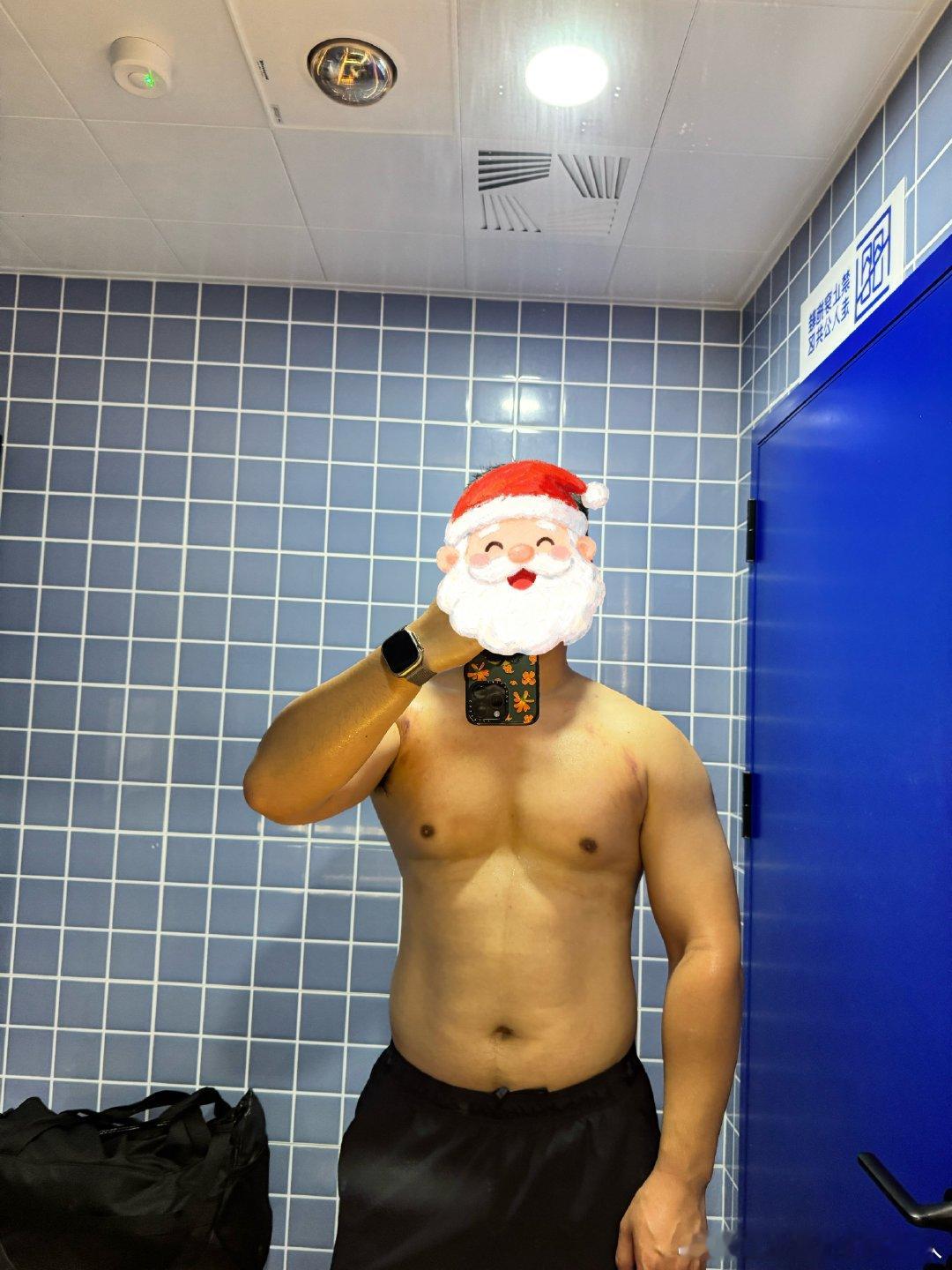 开始做有氧，争取回到100kg以内，浑身暴汗，巨爽。 