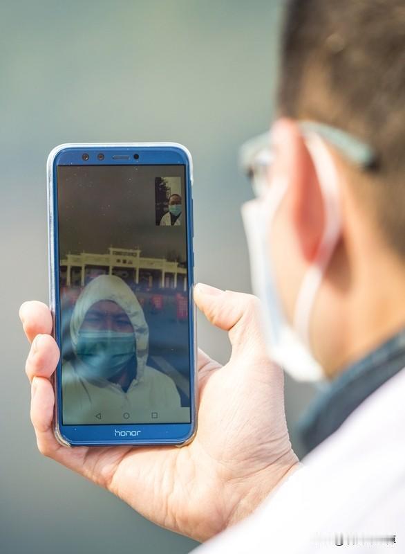 曾医生的所做所为，也许是各行各业为了升职的一种手段吧。瞬间让我对那些各个部门升职