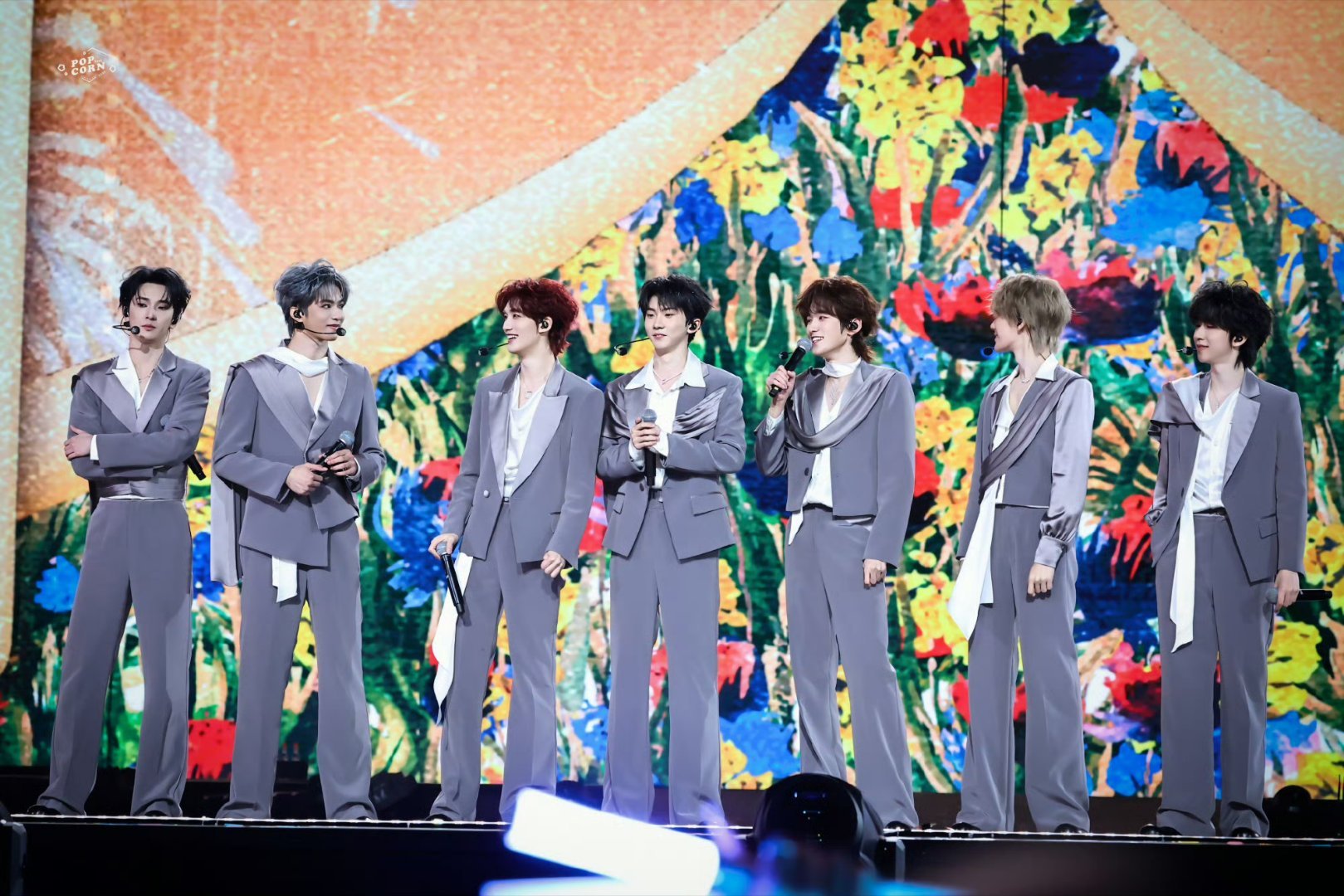 时代少年团 时代少年团 星芒初现 名创优品全球代言人时代少年团 "哪怕房檐跟屋梁