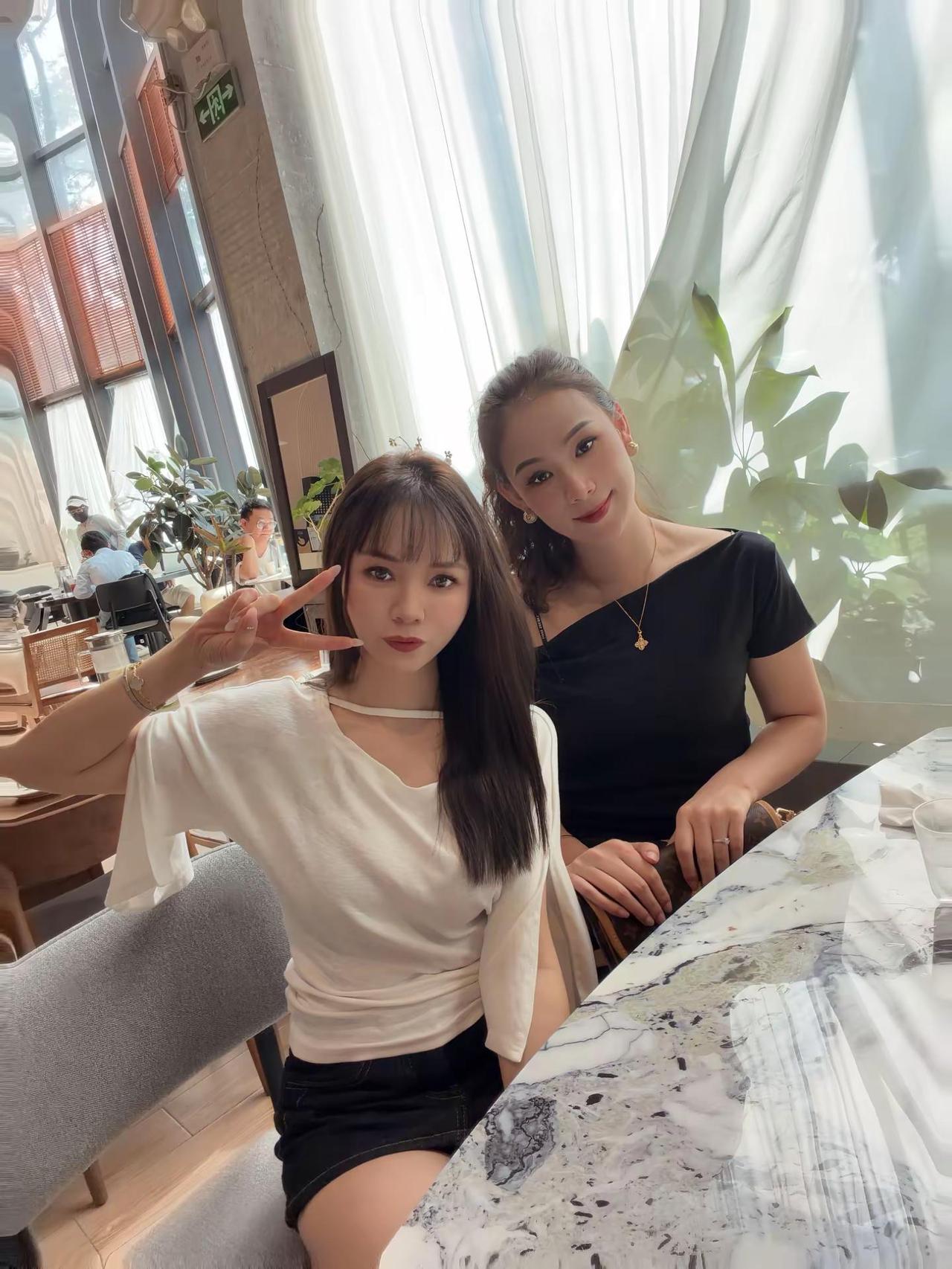 姐妹下午茶穿搭