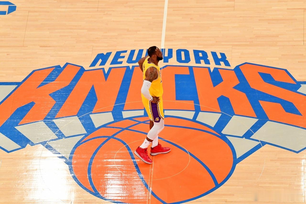 2月2日战尼克斯最低票价455美元，平均912刀创科比16年谢幕战后纪录。那天是