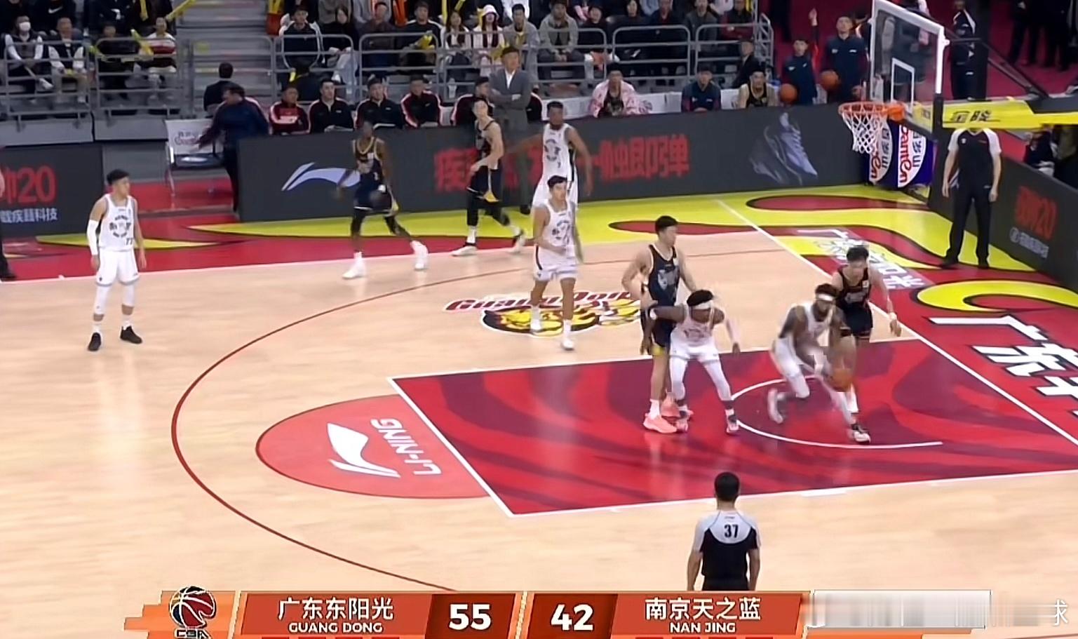 萨林杰10分，奎因10分，萨姆纳9分，徐杰8分3板5助攻，胡明轩5分1板1助攻。