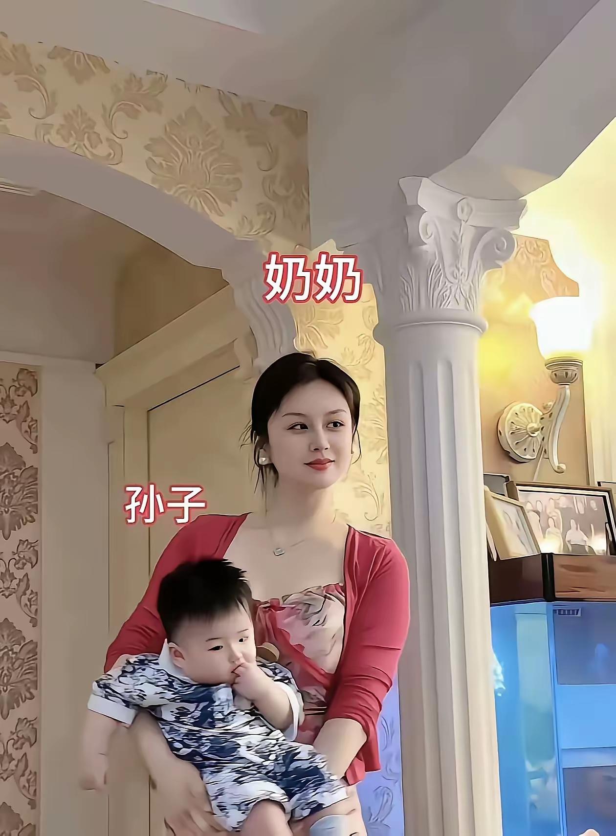 “少”奶奶啊？
大家能猜到这位奶奶的年龄吗？如此貌美如仙，年轻俊俏，已经升级坐到