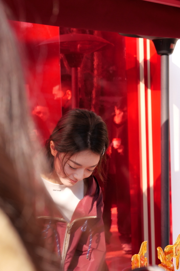 赵今麦今日线下活动状态好好！美而萌之这完全是洋娃娃来的吧