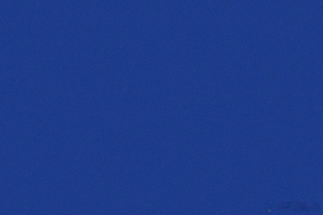 战损版齐夏我看到了战损版齐夏，就在这蓝布后面。 