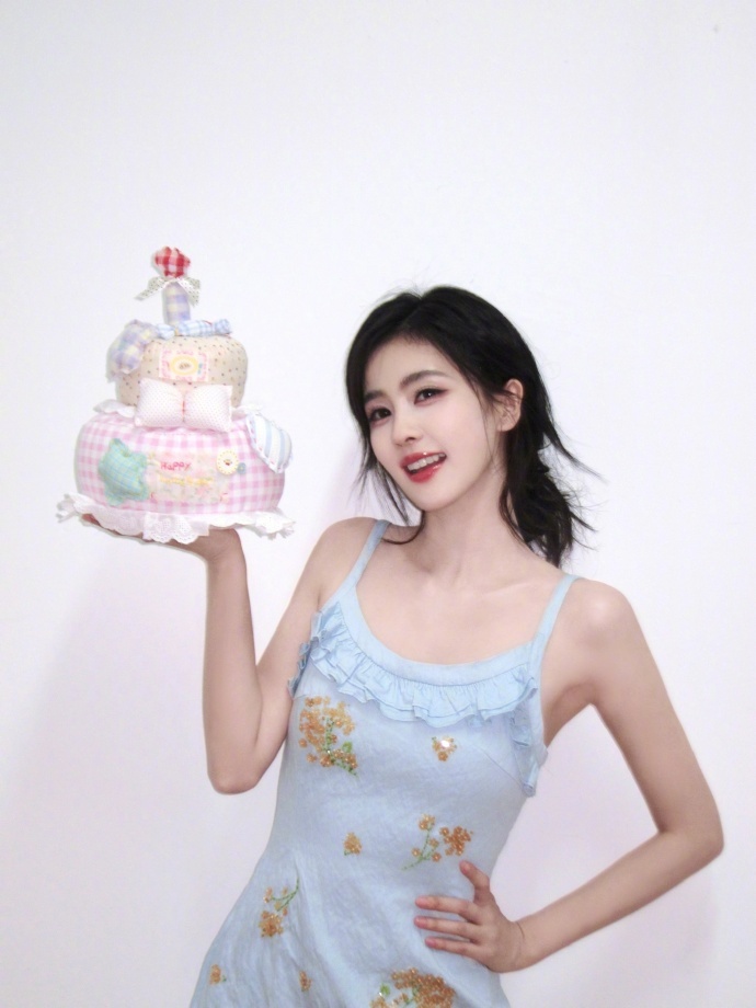 白鹿生日拍照模板来了白鹿生日大片选美小姐造型 ​​​生日照不想拍千篇一律的风格？