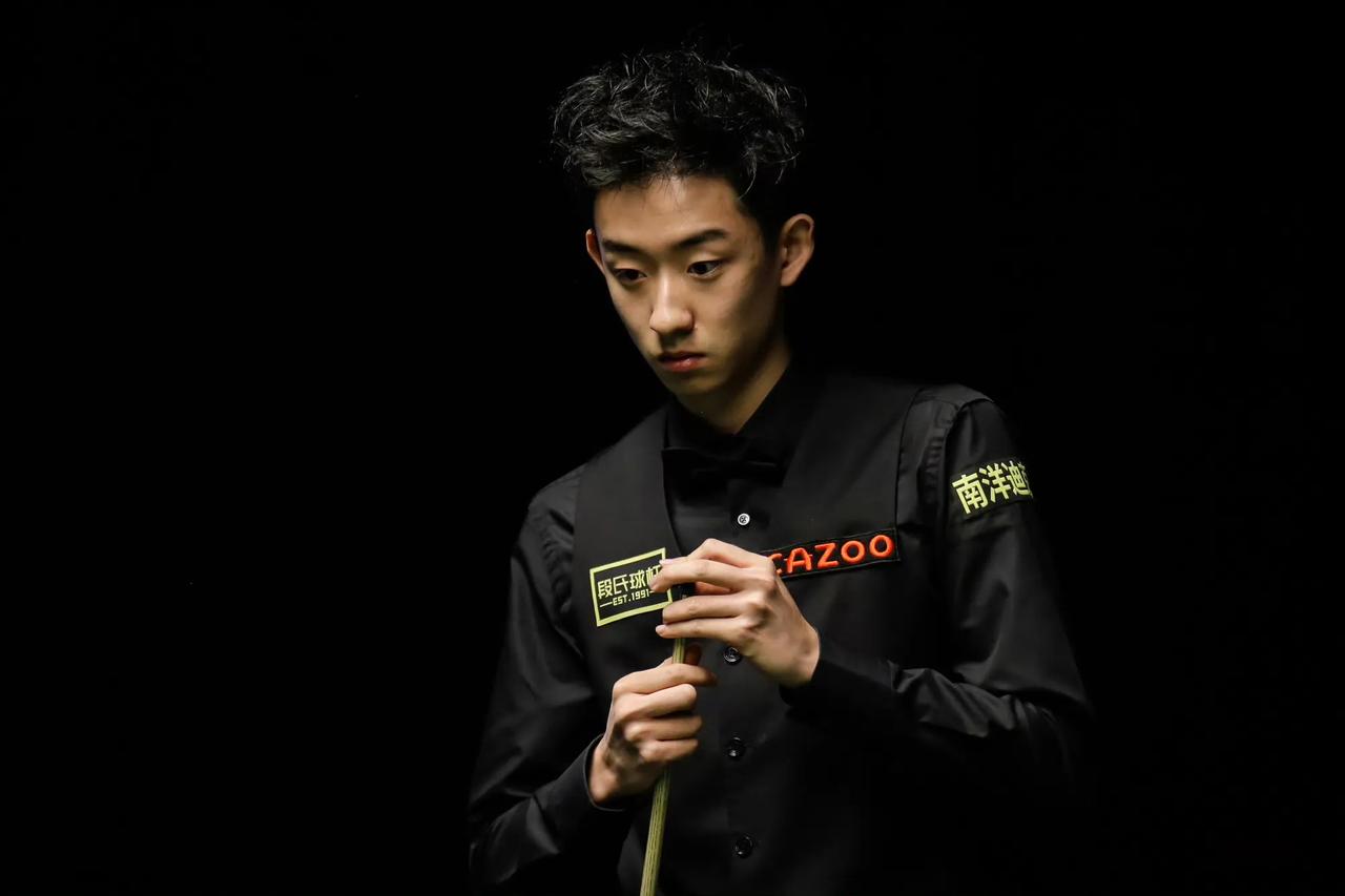 吴宜泽4-0横扫伯恩斯，轻松打进32强

北京时间12月15日晚上，刚刚结束了一