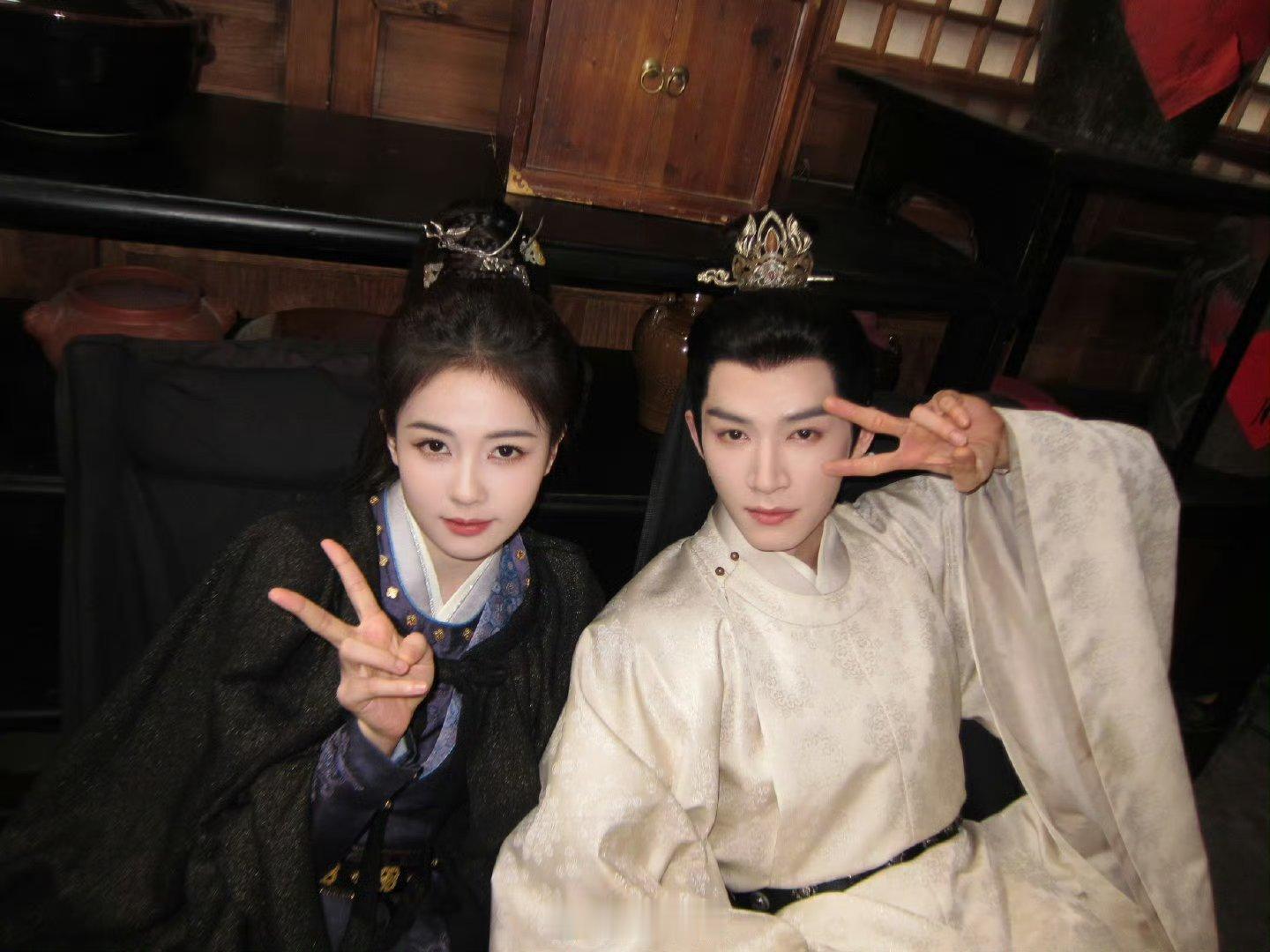 白鹿王星越唐宫奇案告白吻 封神告白吻来了！李佩仪主动一吻定情，萧怀瑾从愣住到沦陷