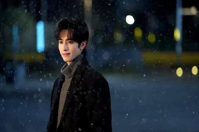 盛家老爷子这操作，简直是教科书级的权谋。

表面上，把双远光伏的股份送给外孙林屿