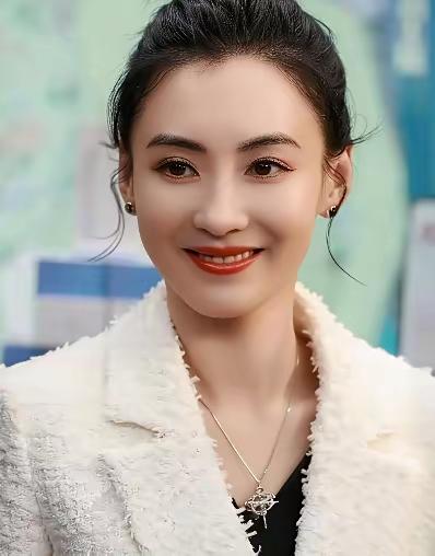 这是张柏芝吗？
她的精气神十足，就算是我见了都是望尘莫及的存在
她的身材很完美，