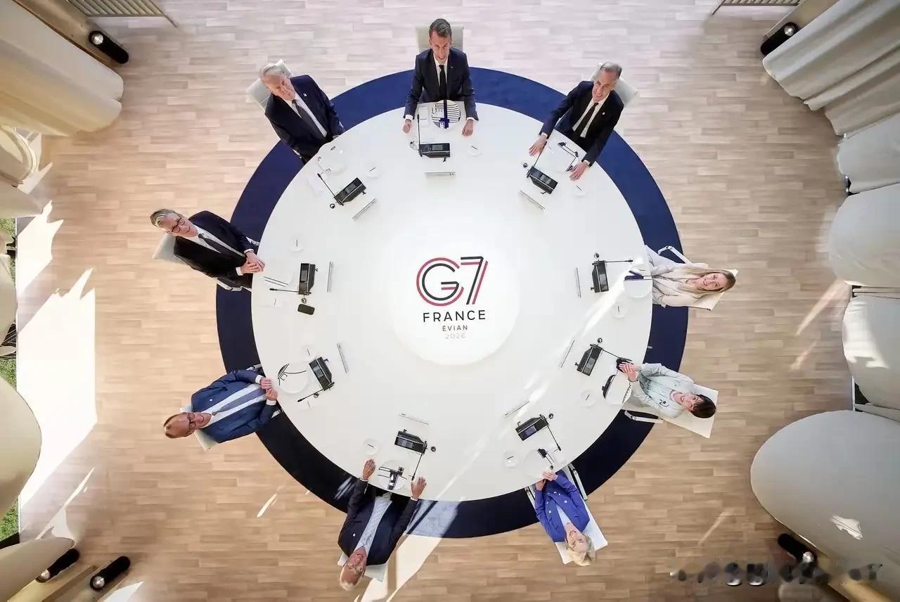 你看G7里面，德、意、日是三个曾经的法西斯战败国，英国祖上的确阔过，是靠殖民发家