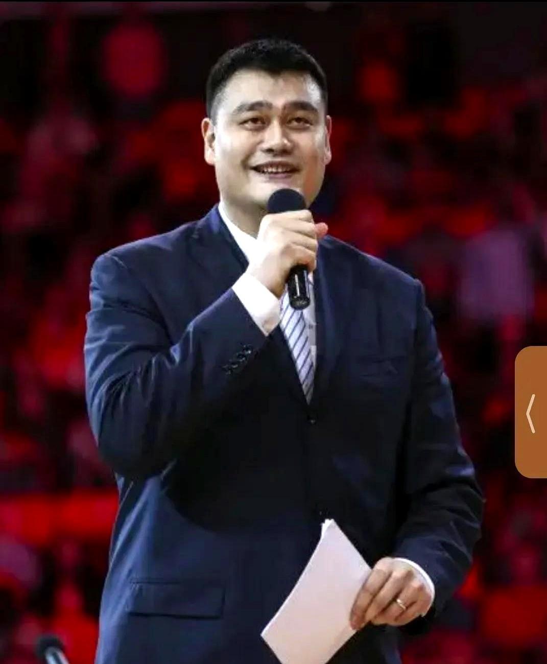 决赛哨声一响，郭振明在镜头前哭到说不出话，这画面比赢球还刺激。
他上任不到半年就