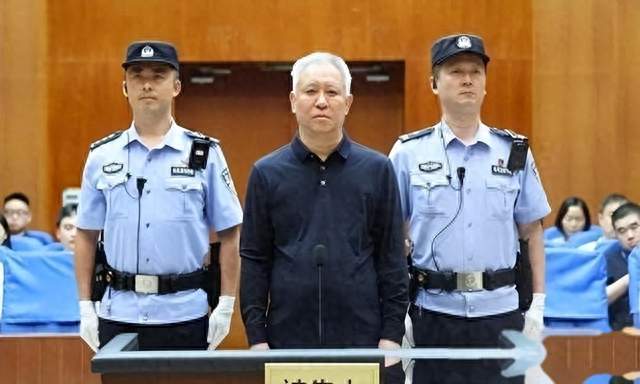 方丈判了24年，首富无期徒刑，教人发财的还在直播间卖课