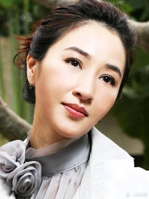 最喜欢的女演员之一，关咏荷，都60岁了[苦涩] 