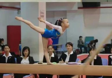 陈芋汐
跳水207C动作跳得很棒！
经常在国际国内比赛得高分，
得益于她从小打下