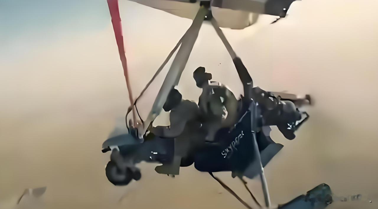 4月26日，埃及军队突然在边境举行军演，离加沙最近才100米。
最引人注目的是埃