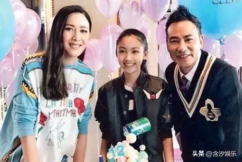 1995年，任达华在美国拍戏，女友琪琪去探班，逛街时，她一口气要了20多双鞋子和