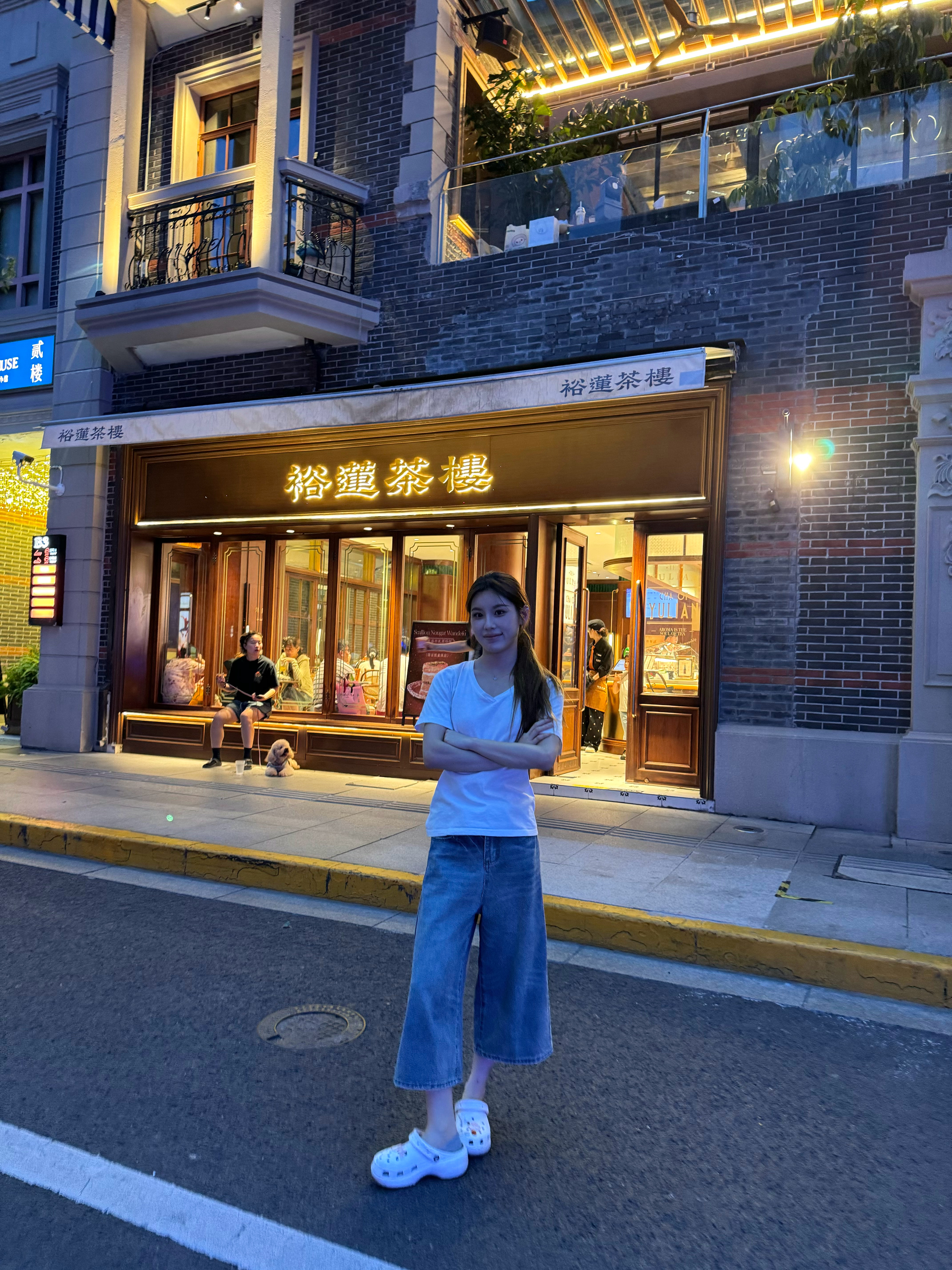 上午喝了比星苹果气泡的咖啡还不错！然后又去吃了莱莱小笼哈哈哈！之前去都要排蛮久的