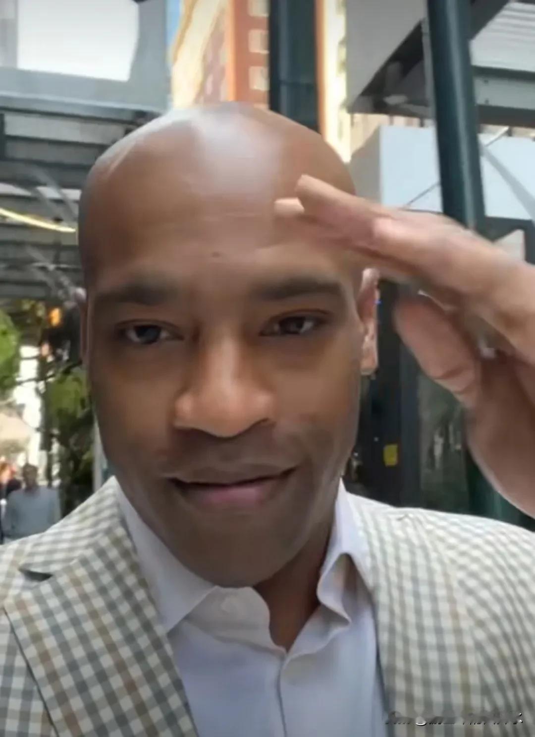 篮网将退役卡特15号球衣！老板蔡崇信表示：我们很高兴向卡特致敬，他是篮网队史重要