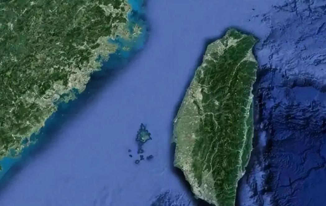 统一台湾后，很难“港澳化”了！很多人以为驻军只是象征性的存在，实际上，军事专家给