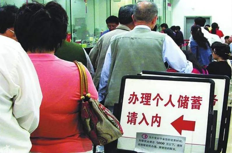 大家发现了吗？最近社会上冒出三个很反常的经济现象，看似不起眼，实则一个比一个离谱