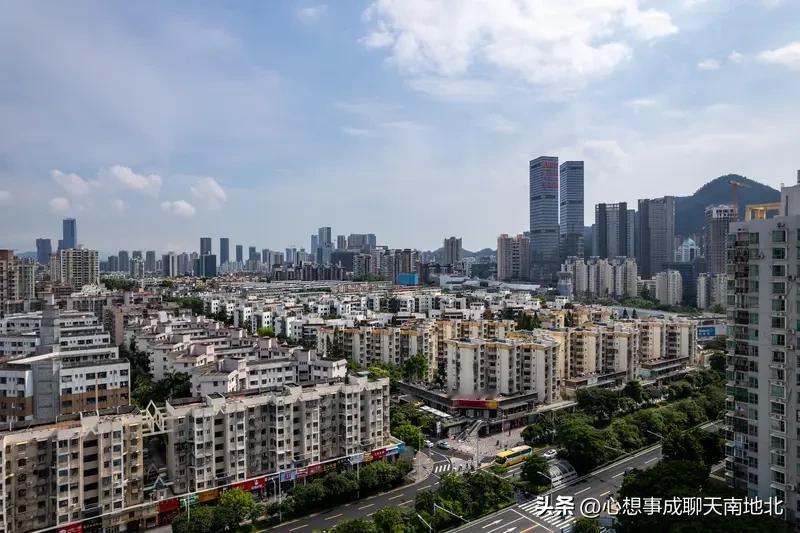 广东十强区VS华东十强区GDP
1.南山区10102亿    浦东新区18769