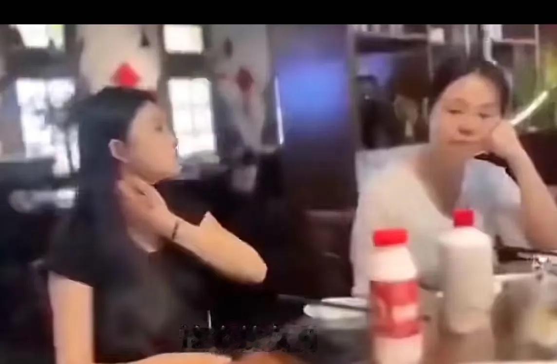 相亲被当众嫌弃又黑又丑，小伙硬核反击！网友：干得漂亮

太解气！全网刷屏的真实相